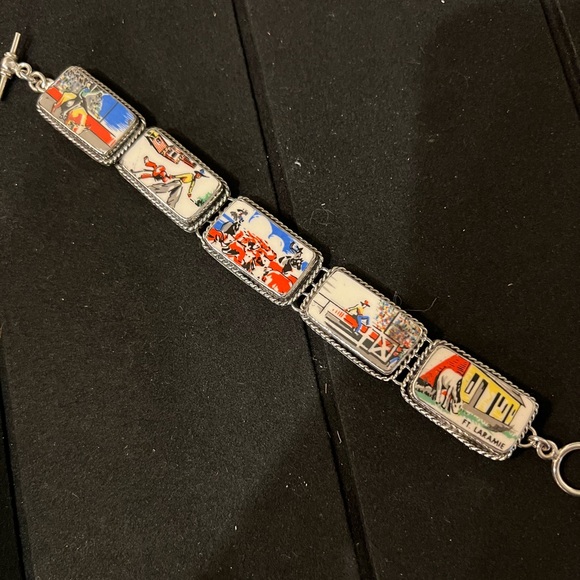 Cowboy Life Western China Bracelet - Picture 1 of 8